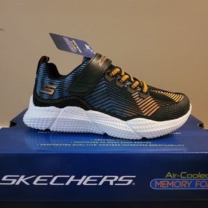 *NWT* Skechers Air-Cooled Memory Foam sneakers kids size 11.5